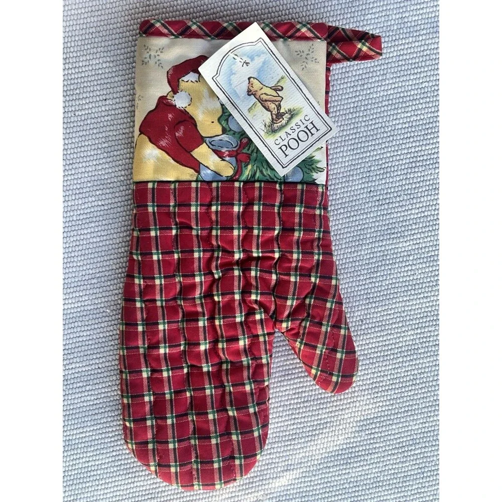 Disney Classic Pooh Christmas Oven Mitt NWT Winnie The Pooh Holiday Kitchen Mitt